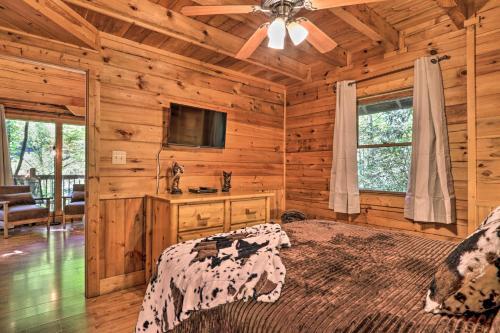 Cabin With Hot Tub And Deck, 3 Mi To Pigeon Forge