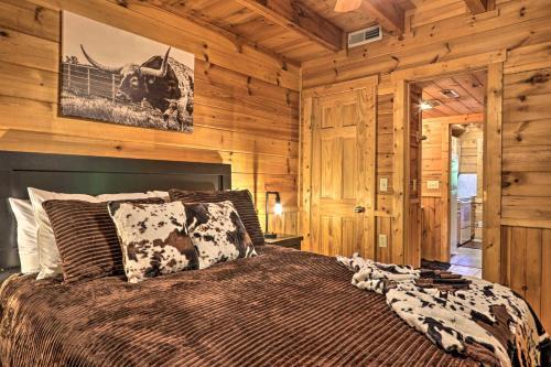 Cabin With Hot Tub And Deck, 3 Mi To Pigeon Forge