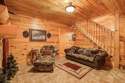 Peaceful 4bed/3.5bath Luxury Cabin, Hot Tub!