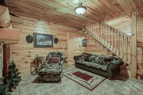 Peaceful 4bed/3.5bath Luxury Cabin, Hot Tub!