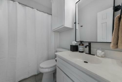 New Austin Hill Country Charmer W/ Pool On 1 Acre