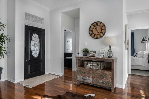 New Austin Hill Country Charmer W/ Pool On 1 Acre
