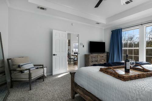 New Austin Hill Country Charmer W/ Pool On 1 Acre