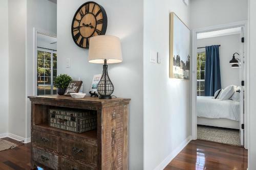 New Austin Hill Country Charmer W/ Pool On 1 Acre