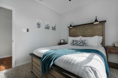 New Austin Hill Country Charmer W/ Pool On 1 Acre
