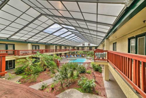 Apartamento Luxury Condo With Balcony, Walk To Beaches!