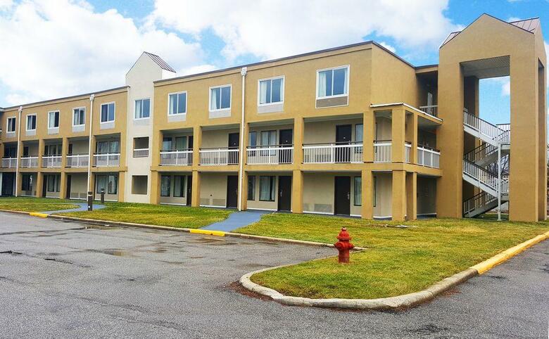 Hotel Howard Johnson Inn Cleveland Airport