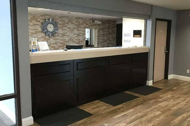 Hotel Howard Johnson Inn Cleveland Airport