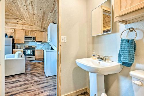 Crockett Lakeside Hideaway With Deck - 12 Mi To Town