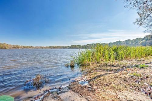 Crockett Lakeside Hideaway With Deck - 12 Mi To Town