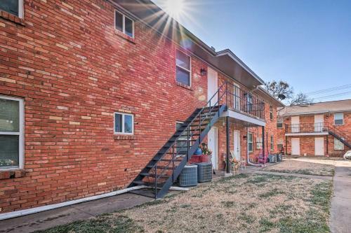 Cozy Apartment Less Than 2 Mi To Dtwn Denton Square!