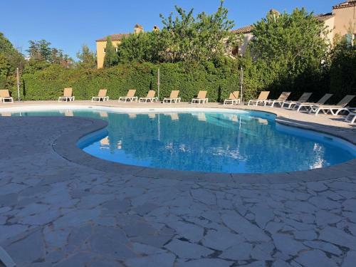 Apartamento Appartement Sur Le Golf de Pont Royal