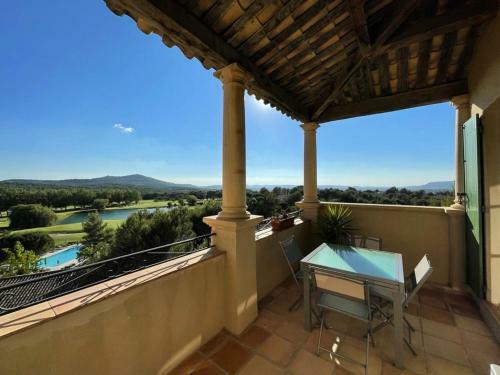Apartamento Appartement Sur Le Golf de Pont Royal