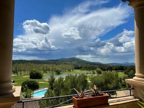 Apartamento Appartement Sur Le Golf de Pont Royal