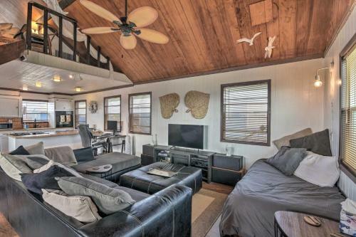 Apartamento Coastal Cottage - 3 Blocks To Surfside Beach!