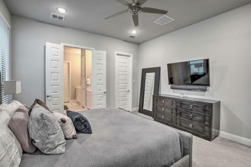 Modern Frisco Hideout With Patio And Game Room!