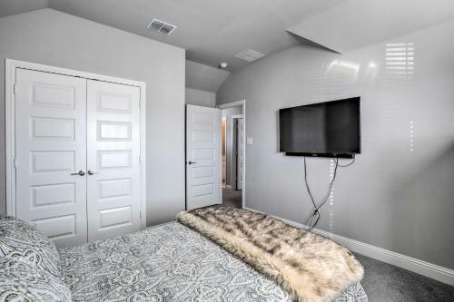 Modern Frisco Hideout With Patio And Game Room!