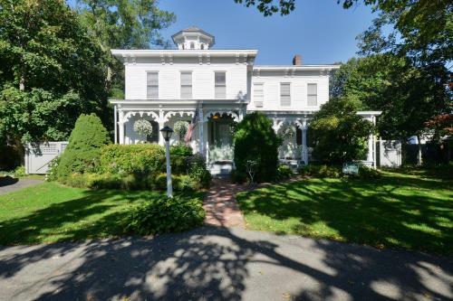 Quintessentials Bed And Breakfast And Spa