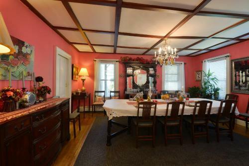 Quintessentials Bed And Breakfast And Spa