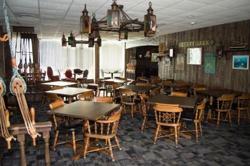 Windjammer Motor Inn