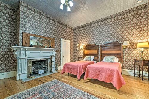 The Lilly House Historic Glen Rose Getaway!