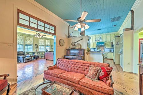 The Lilly House Historic Glen Rose Getaway!