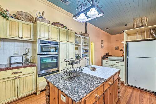 The Lilly House Historic Glen Rose Getaway!