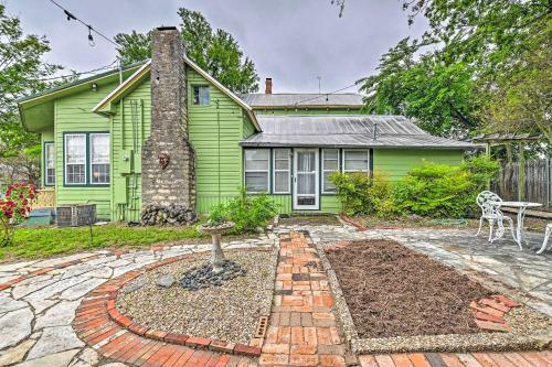 The Lilly House Historic Glen Rose Getaway!