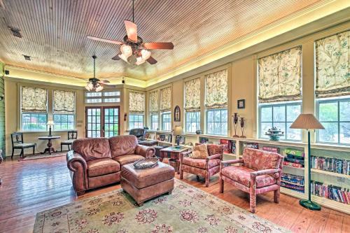 The Lilly House Historic Glen Rose Getaway!