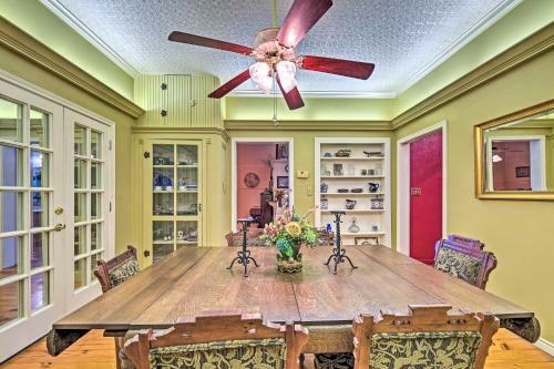 The Lilly House Historic Glen Rose Getaway!