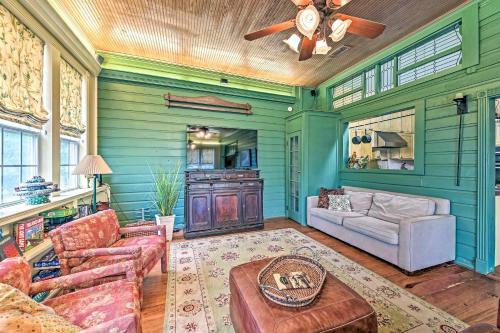 The Lilly House Historic Glen Rose Getaway!