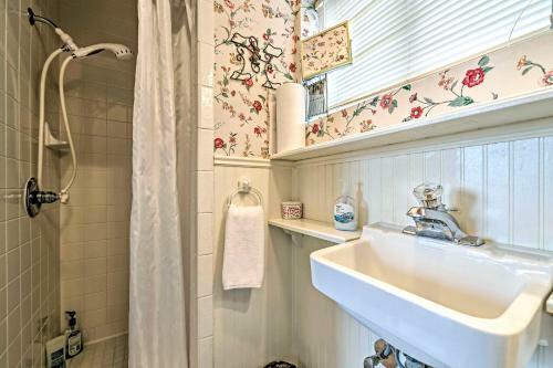 The Lilly House Historic Glen Rose Getaway!