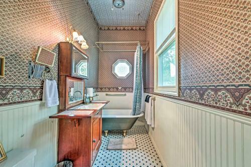 The Lilly House Historic Glen Rose Getaway!