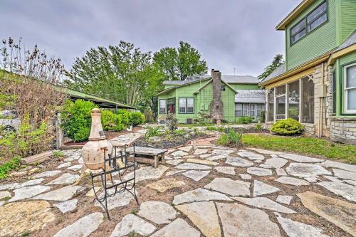 The Lilly House Historic Glen Rose Getaway!