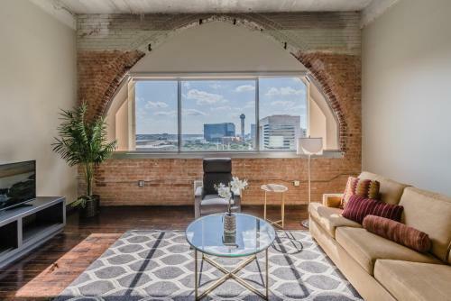 Regal Stays Corporate Apartments - Downtown Dallas