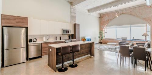 Regal Stays Corporate Apartments - Downtown Dallas
