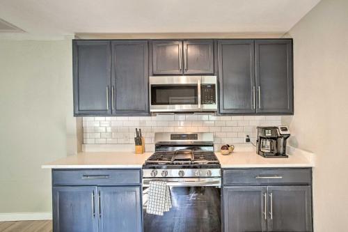 Pet-friendly Dallas Digs About 4 Mi To Downtown!
