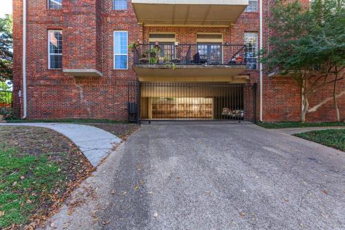 Modern-english Decor 1 Bedroom Apartment Work Remote