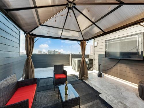 Cozysuites Uptown 3br King Beds Rooftop Deck Skyline View