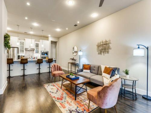 Cozysuites Uptown 3br King Beds Rooftop Deck Skyline View