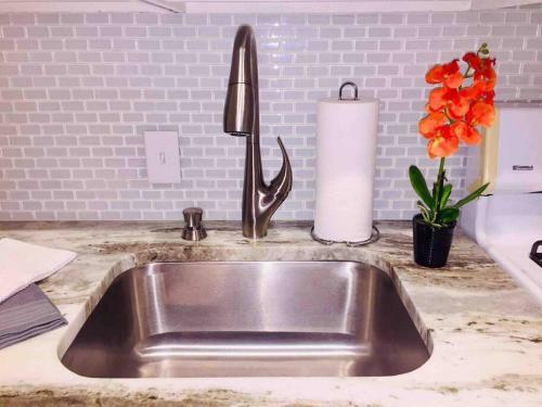 Witte Wonderland - Separate Garage Apartment!!