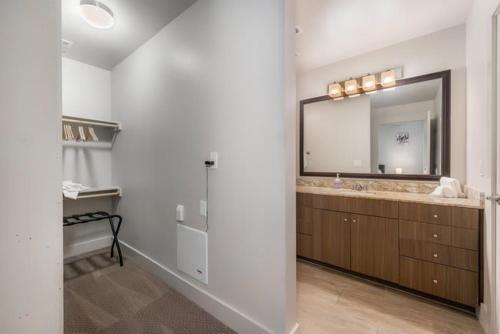 Bright Chic 1br Apartment By Stay Gia
