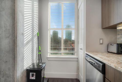 Bright Chic 1br Apartment By Stay Gia