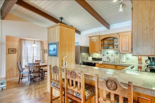 River Oaks Lookout - Unit A