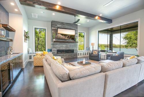 Wake And Roll Plus - The Ultimate Luxury Lake Lbj Escape