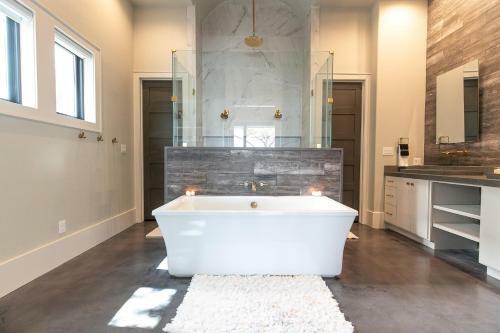 Wake And Roll Plus - The Ultimate Luxury Lake Lbj Escape