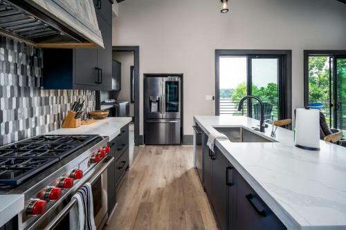 Wake And Roll Plus - The Ultimate Luxury Lake Lbj Escape