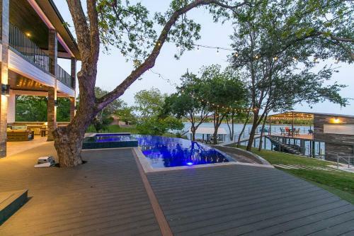 Wake And Roll Plus - The Ultimate Luxury Lake Lbj Escape