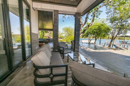 Wake And Roll Plus - The Ultimate Luxury Lake Lbj Escape