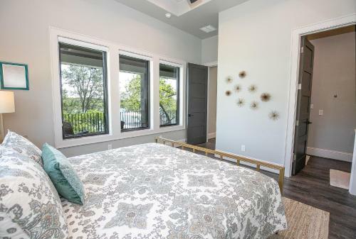 Wake And Roll Plus - The Ultimate Luxury Lake Lbj Escape